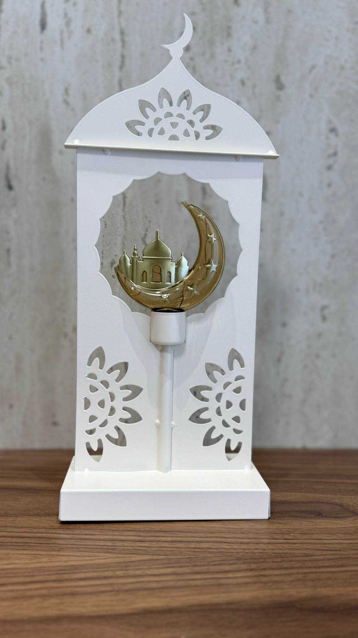 فانوس رمضان بتصميم هلال ومسجد مضيء